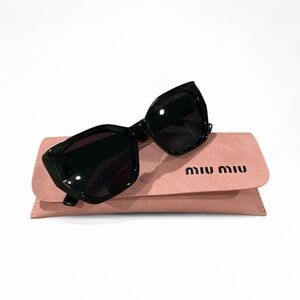 Chic Black Sunglasses